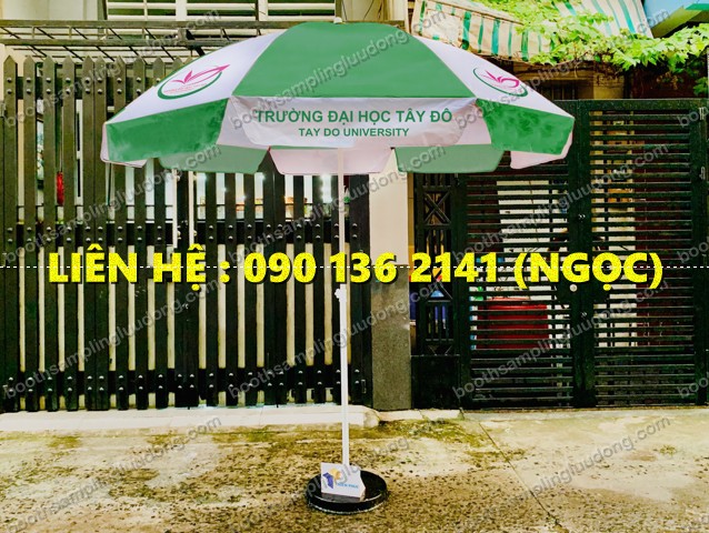 dù che mưa ngoài trời