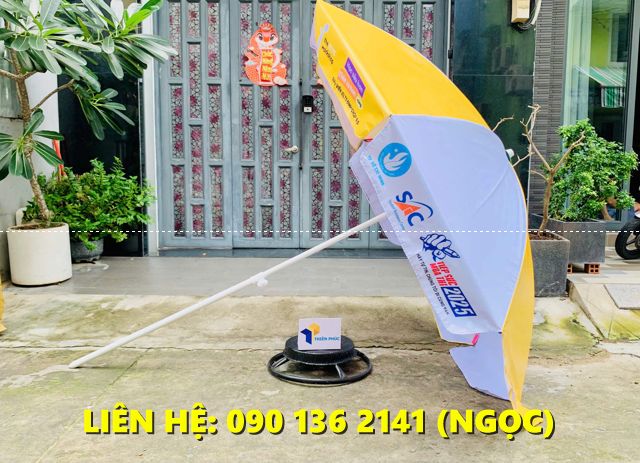 dù che sự kiện