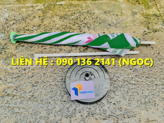 dù quảng cáo đế sắt ngoài trời
