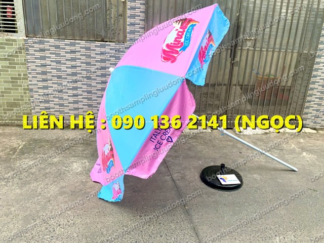dù quảng cáo có chân đế